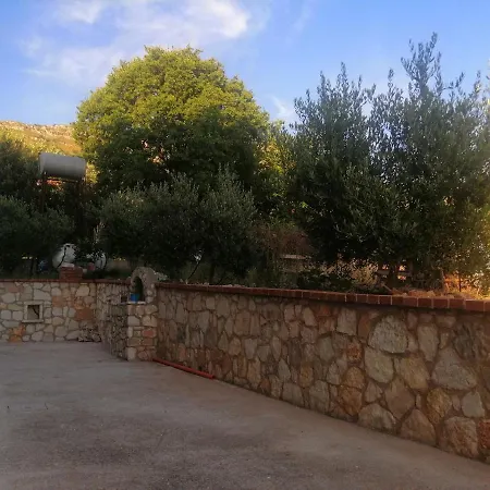 Villa Pulo Tragjas