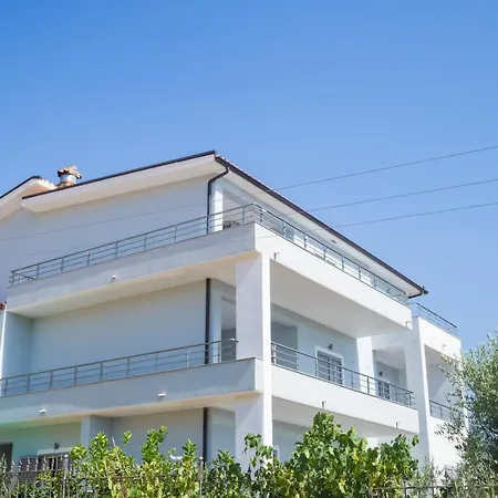 Villa Pulo Tragjas